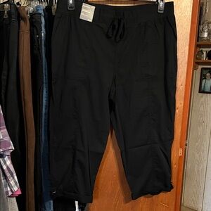 Women’s Black Drawstring capri’s